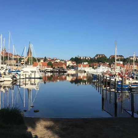 Zentrumsnahe Schoene Altbauwohnung Bis 4 Personen アパート