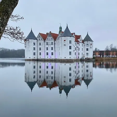 Zentrumsnahe Schoene Altbauwohnung Bis 4 Personen * Flensburg